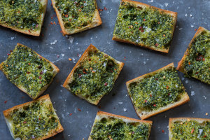 garlic-bread-with-broccoi-rabe-andy-boy