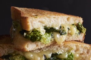 broccoli-rabe-grilled-sharp-cheddar-cheese-andyboy