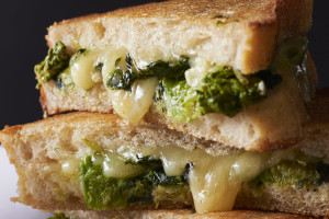 braised-broccoli-rabe-grilled-cheese