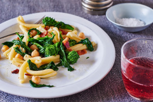 short-pasta-broccoli-rabe-chickpeas-bacon-andyboy