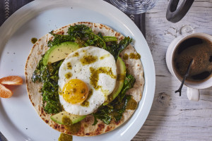 roasted_broccoli_tostada_andyboy