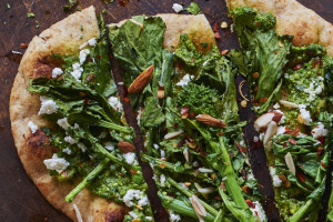 roasted-broccoli-rabe-and-pesto-flatbread