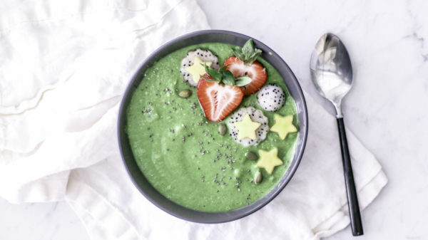 healthy-green-smoothie-bowl-broccoli-rabe